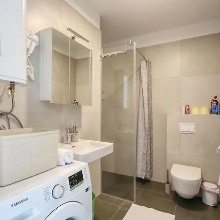 Perla With Free Parking Apartment
