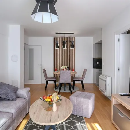 Perla With Free Parking Apartamento *