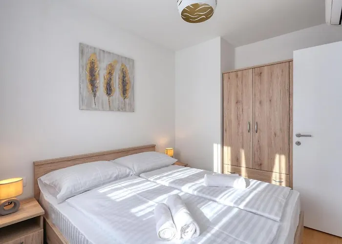 Perla With Free Parking Apartamento *