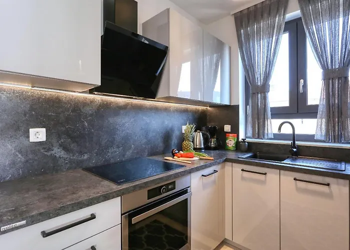 Perla With Free Parking شقة زادار