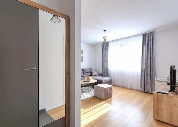 Perla With Free Parking