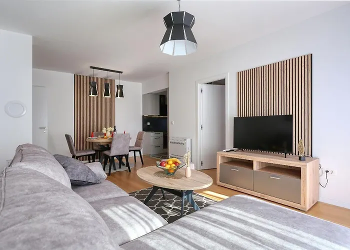 Perla With Free Parking Apartamento *