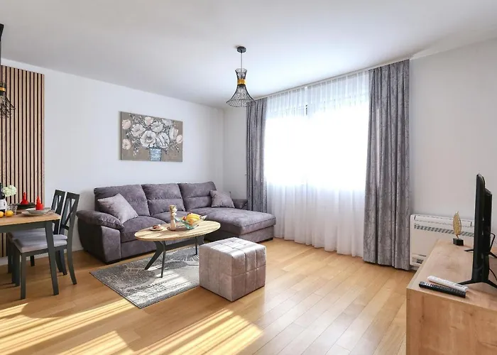 Perla With Free Parking زادار