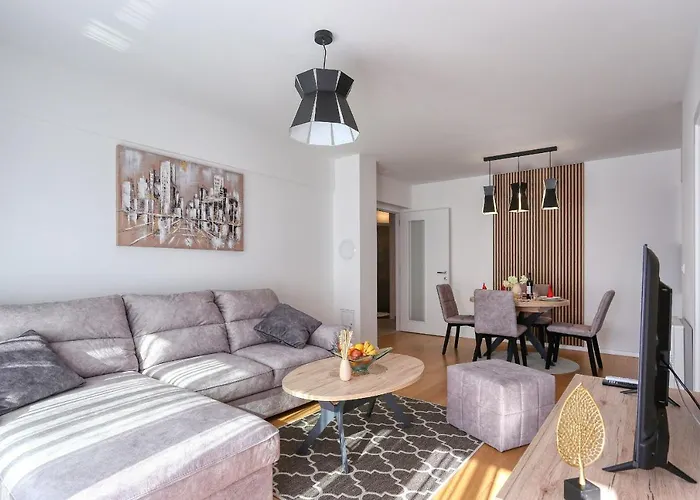 Perla With Free Parking