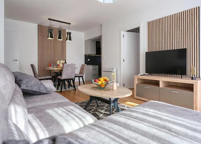 Perla With Free Parking *