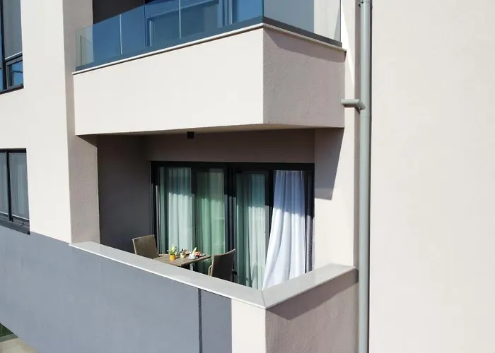 Perla With Free Parking