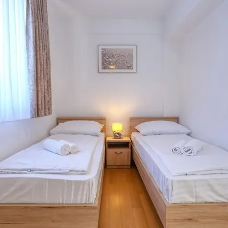 Perla With Free Parking Zara