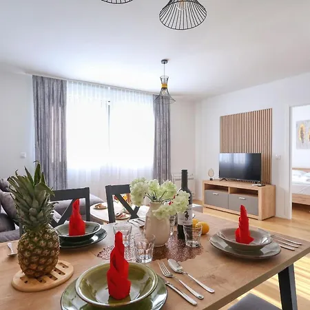 Perla With Free Parking Zara