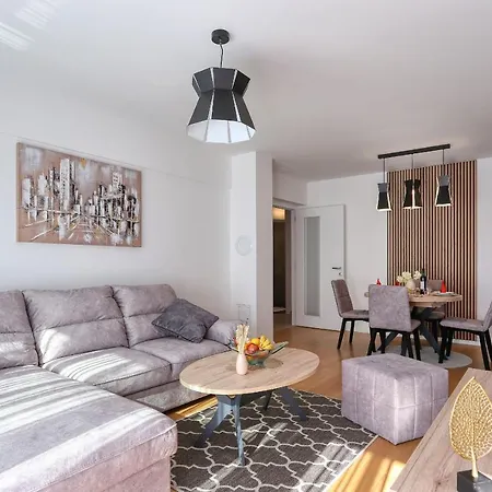 Perla With Free Parking